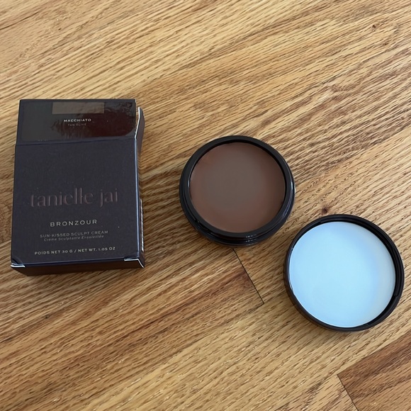 Tanielle Jai bronzour sun kissed sculpt cream bronzer - Picture 1 of 3